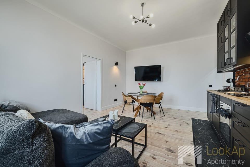 TV and multimedia, Kitchen or kitchenette, Living room, Seating area, Dining area