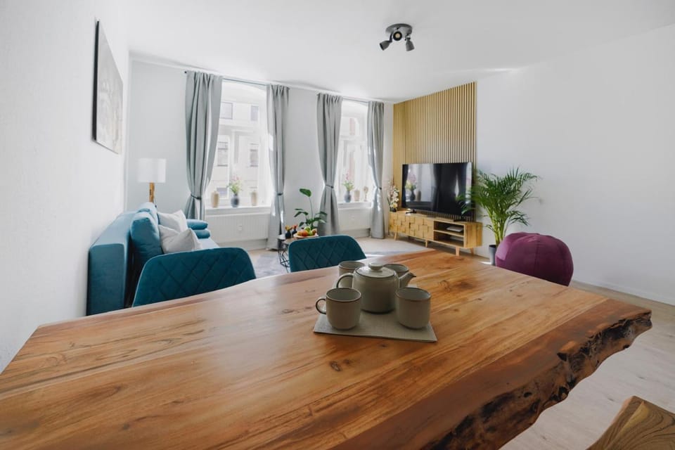 TV and multimedia, Living room, Seating area, Dining area, Evening entertainment
