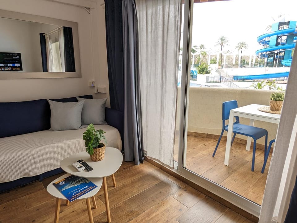 Balcony/Terrace, Living room