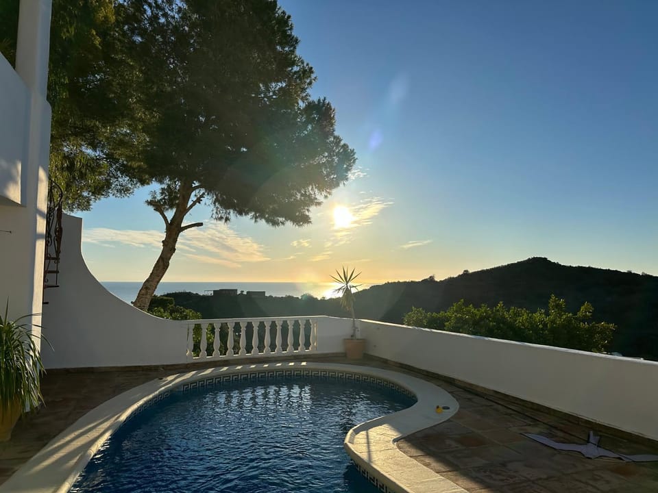 Swimming pool, Sunrise