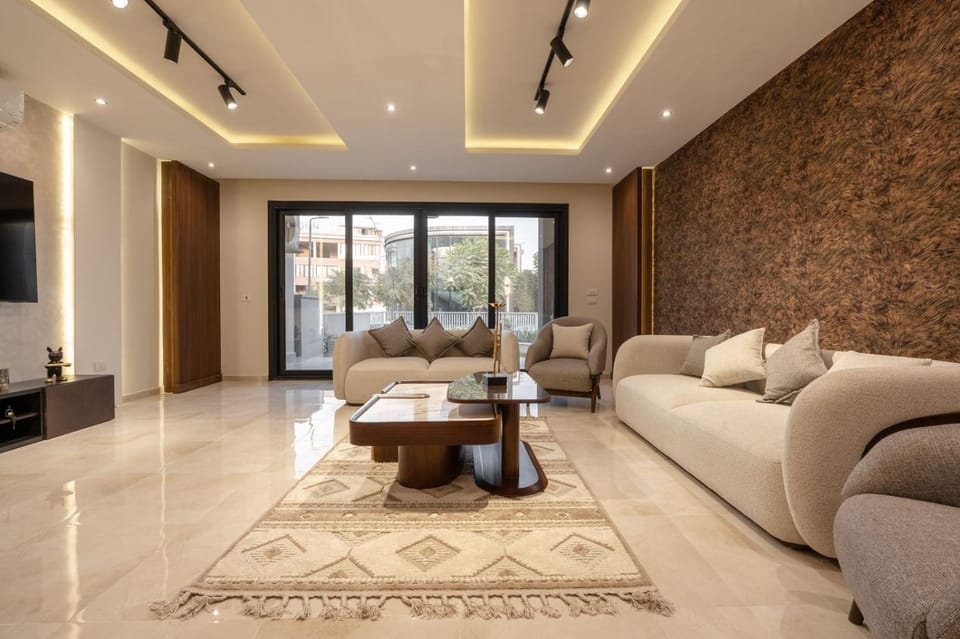 شقة فاخرة THE MIDTOWN OASIS - next to AUC Apartment in New Cairo City