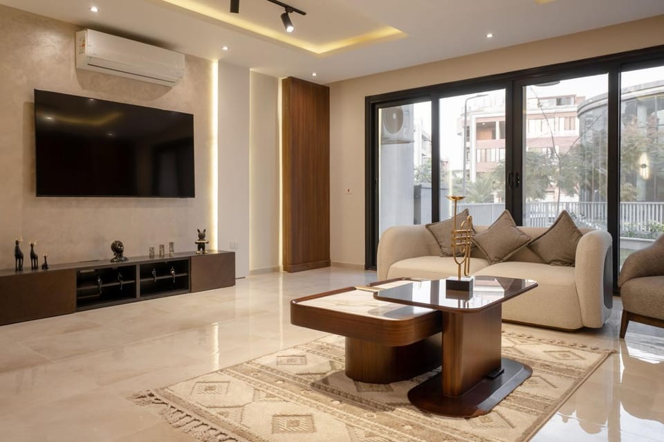شقة فاخرة THE MIDTOWN OASIS - next to AUC Apartment in New Cairo City