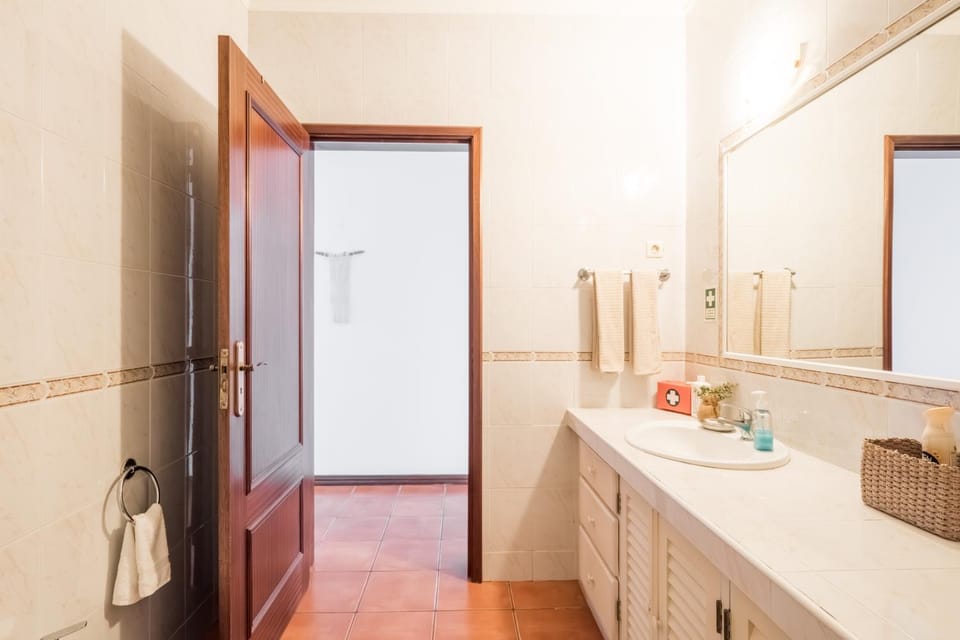 Ben House, private parking House in Azores District