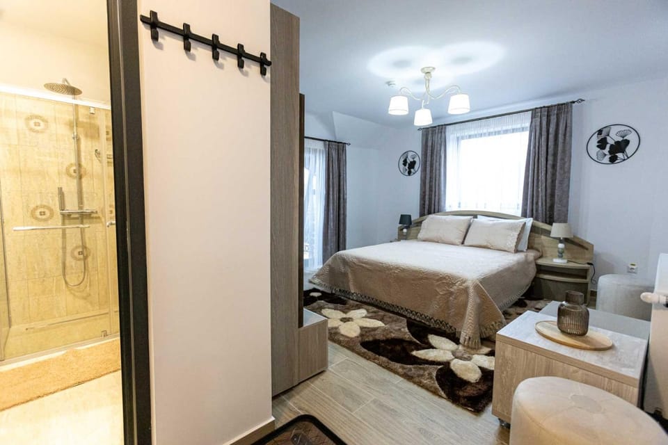 Shower, Bed, Bathroom, Photo of the whole room, Bedroom, towels