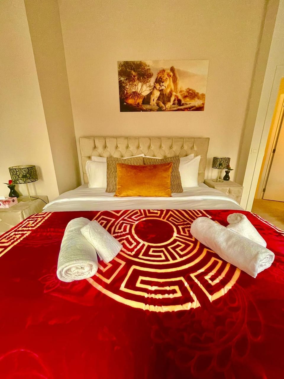 Bed, Photo of the whole room, Bedroom, towels