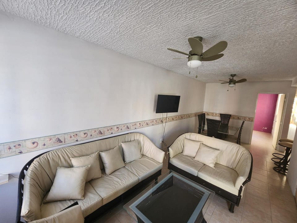 Communal lounge/ TV room, Living room, Seating area