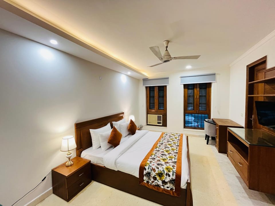 Bed, TV and multimedia, Photo of the whole room, Bedroom, wardrobe