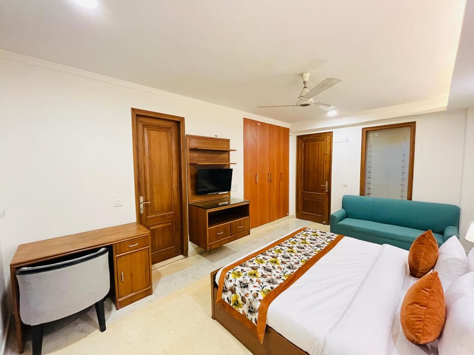 Bed, TV and multimedia, Photo of the whole room, Bedroom, wardrobe