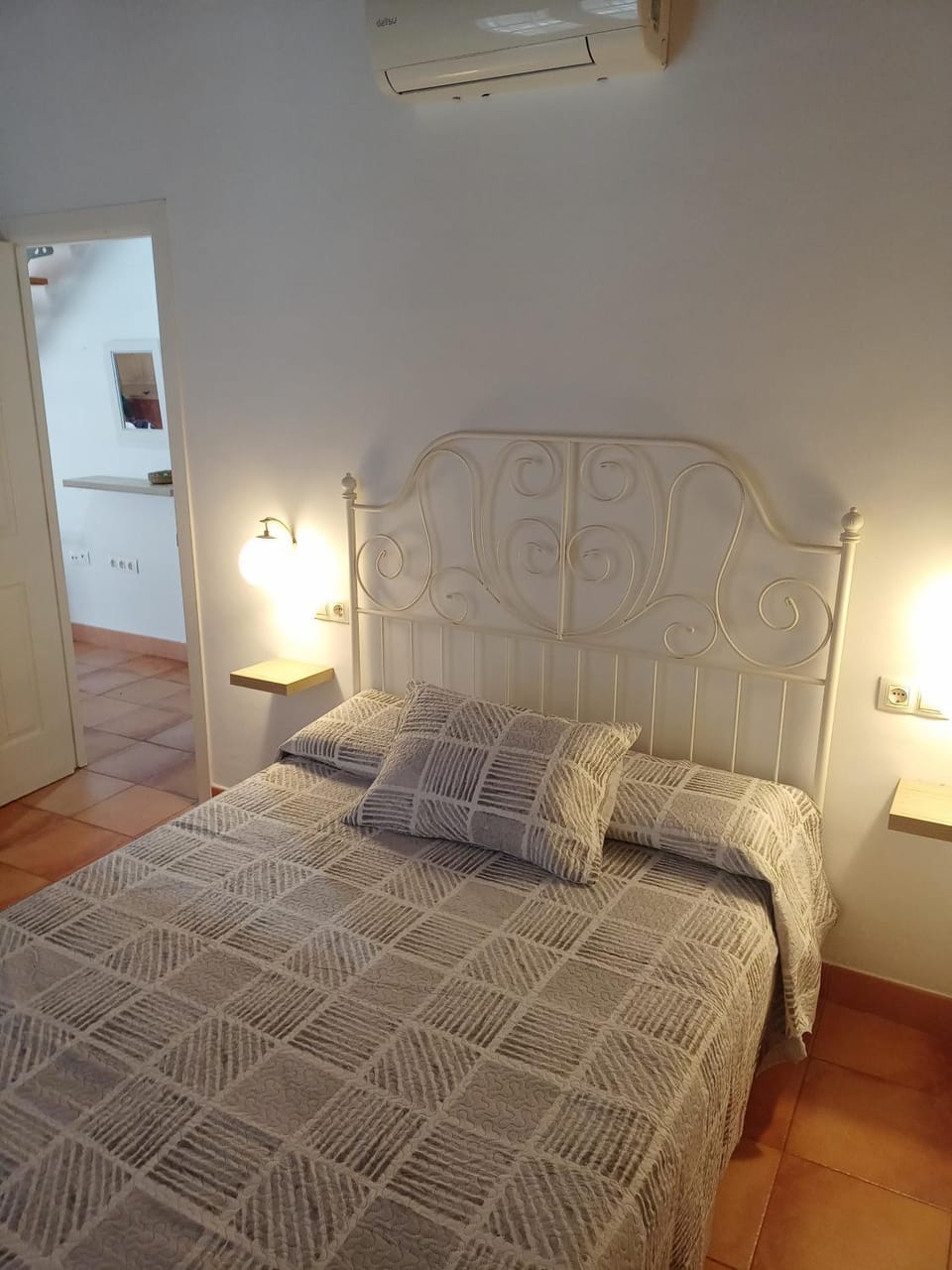 Bed, Bedroom, air conditioner