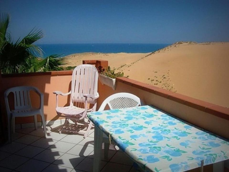 Natural landscape, View (from property/room), Balcony/Terrace, Dining area, Beach, Sea view, sunbed
