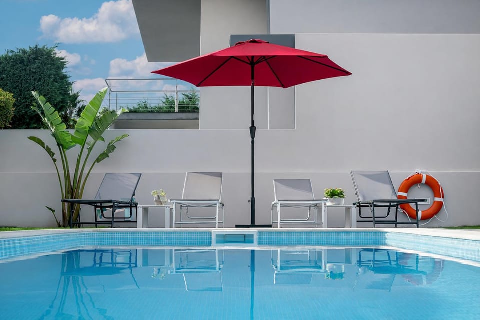 Day, Pool view, Swimming pool, sunbed