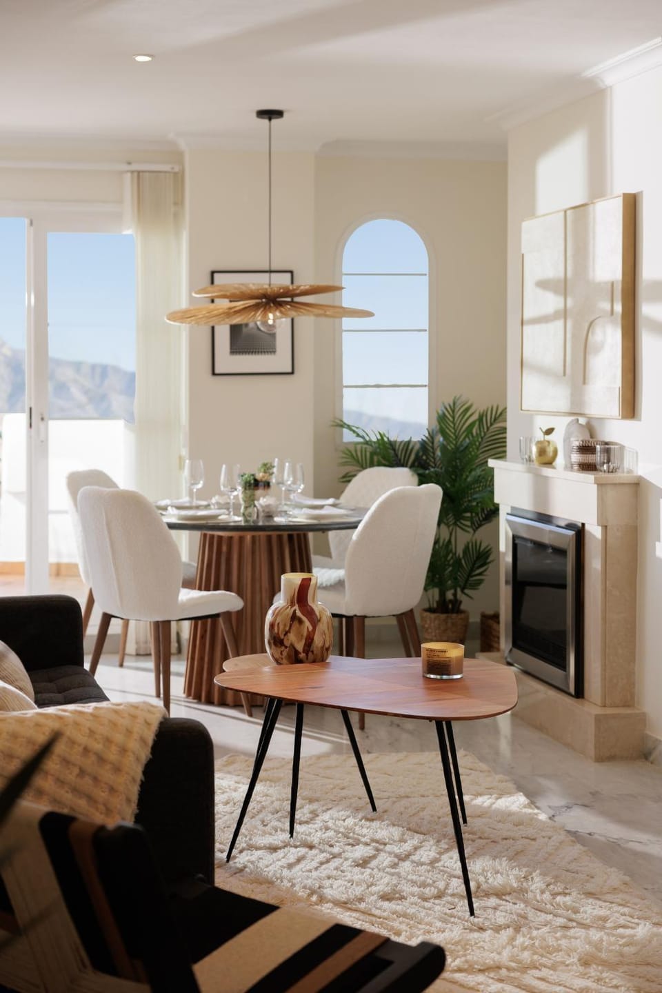Living room, Dining area, Mountain view