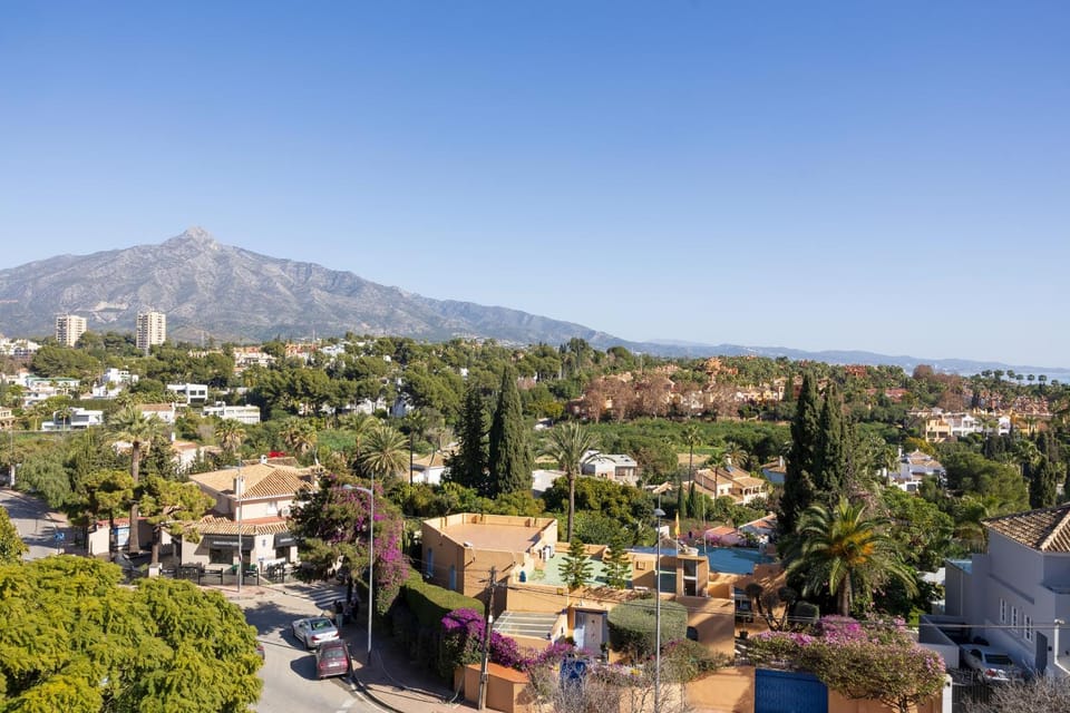 Nearby landmark, Day, City view, Landmark view, Mountain view, Sea view, Street view, Location, Quiet street view
