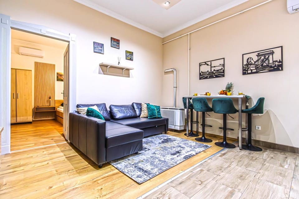 Chill & Stay in the Heart of Budapest-with AC Apartment in Budapest