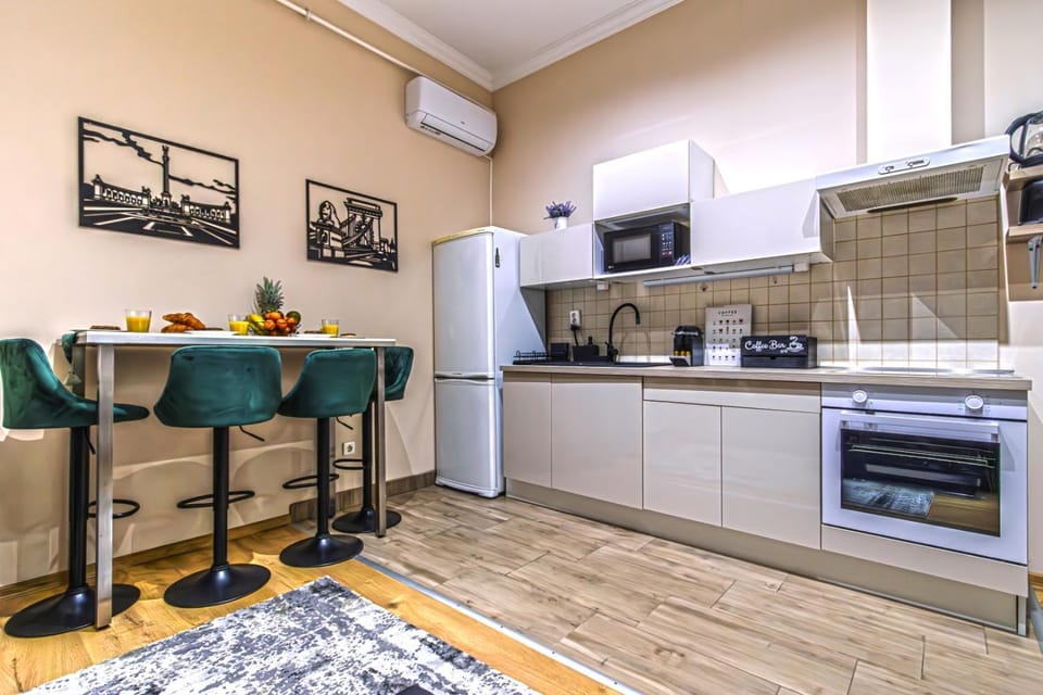 Chill & Stay in the Heart of Budapest-with AC Apartment in Budapest