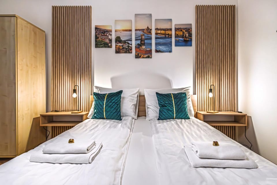 Chill & Stay in the Heart of Budapest-with AC Apartment in Budapest