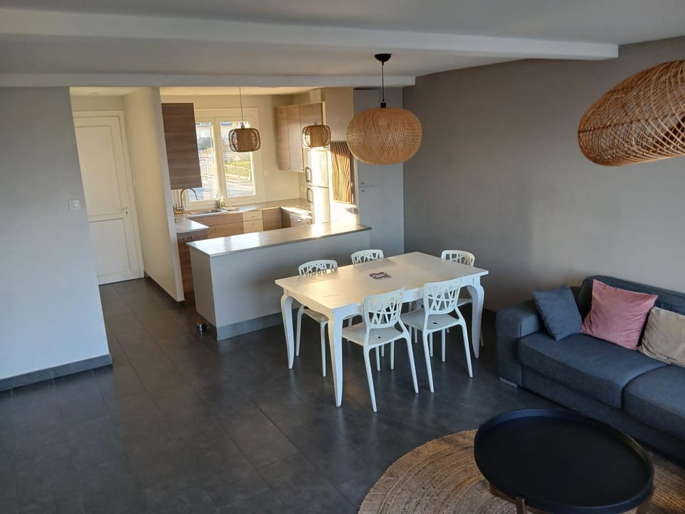 Duplex 6 personnes Pleine vue mer 10 m de la plage Wifi - CYRIDA Apartment in Fleury