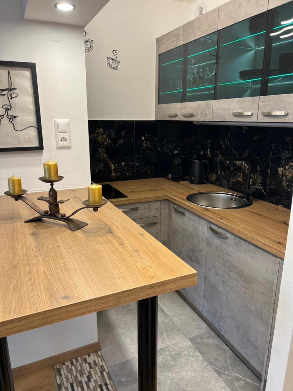 Kitchen or kitchenette