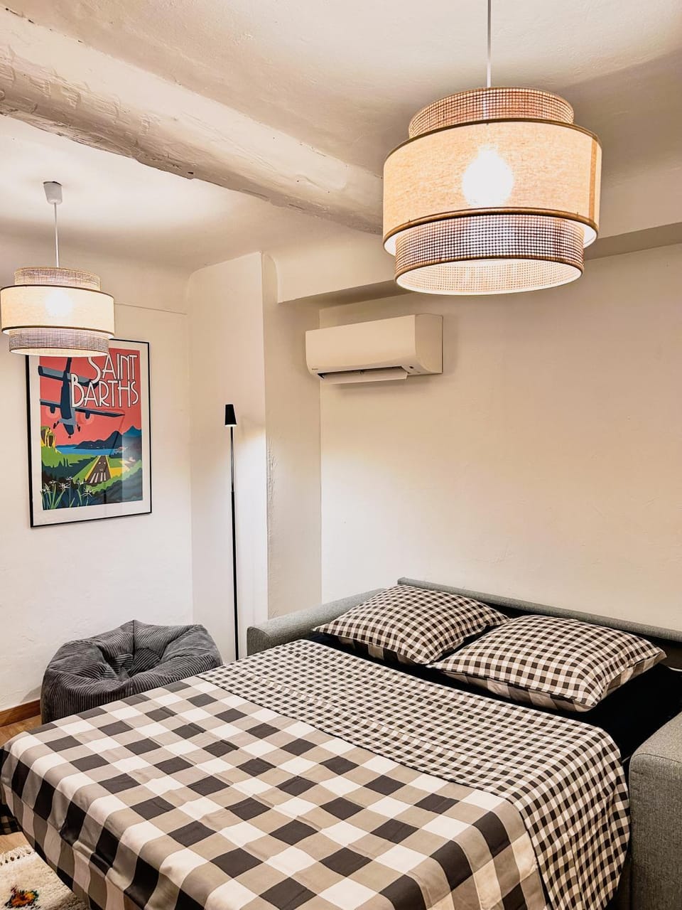 Bed, Photo of the whole room, Bedroom, air conditioner