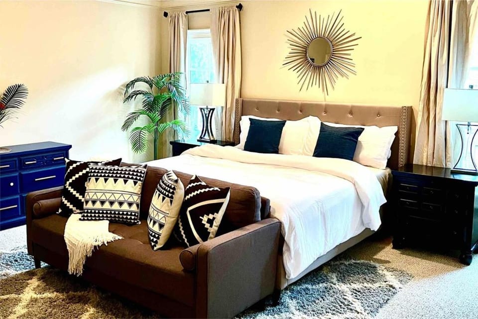 Luxury Buckhead executive Oasis for Family or work Villa in Sandy Springs