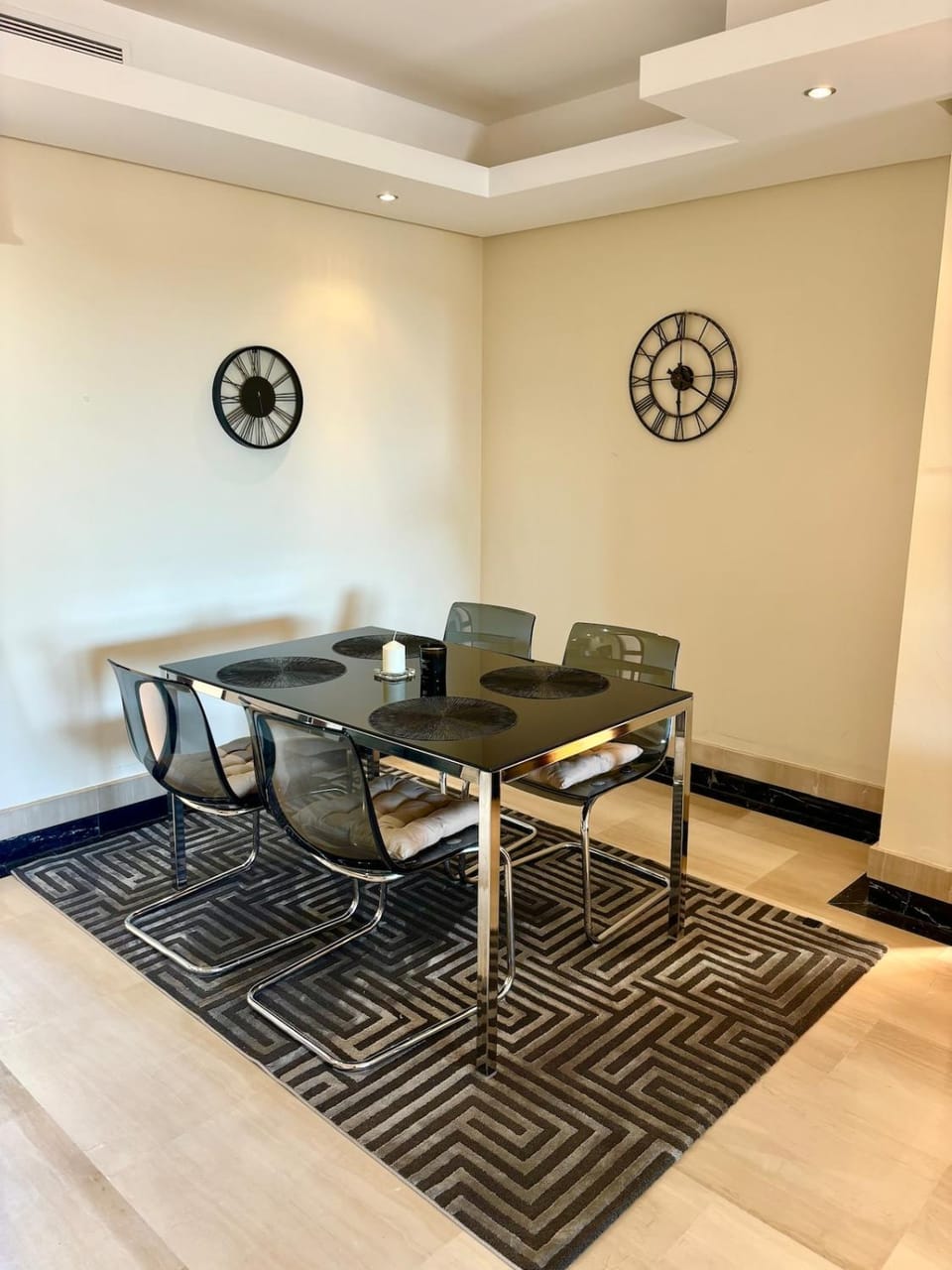 Living room, Dining area