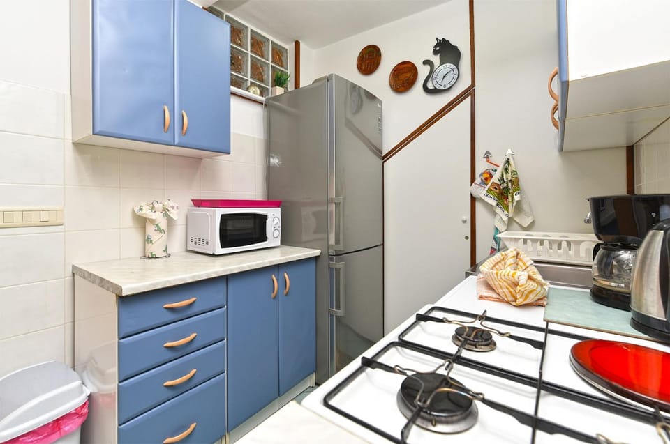 microwave, oven, kitchen