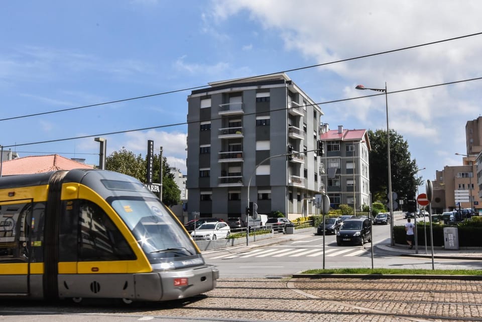 Property building, Neighbourhood, City view, Street view, Location