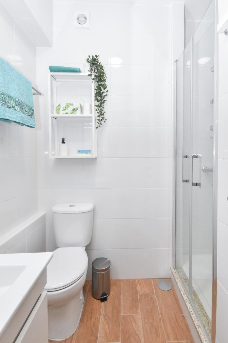 Shower, Toilet, Bathroom