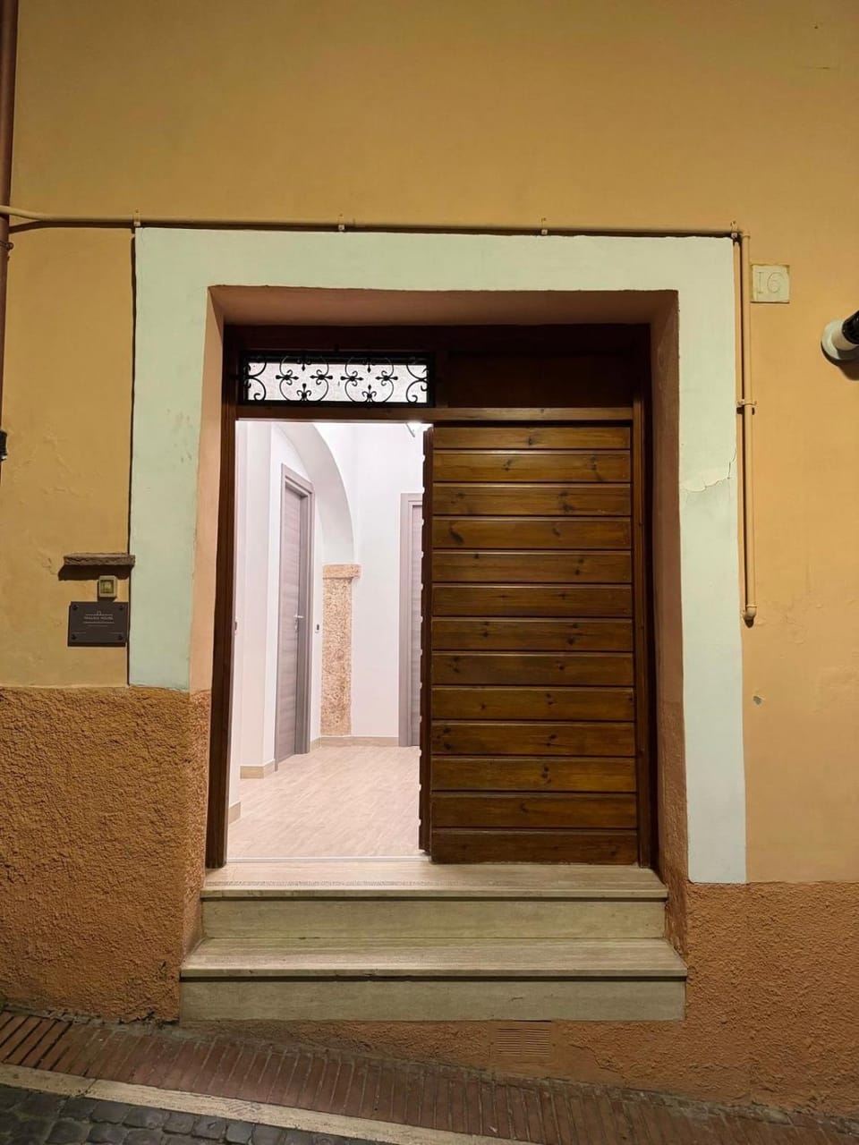 Facade/entrance
