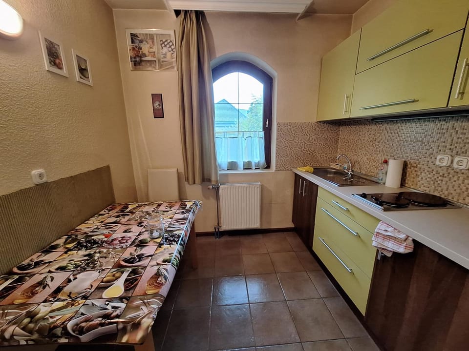 Kitchen or kitchenette, Kitchen or kitchenette