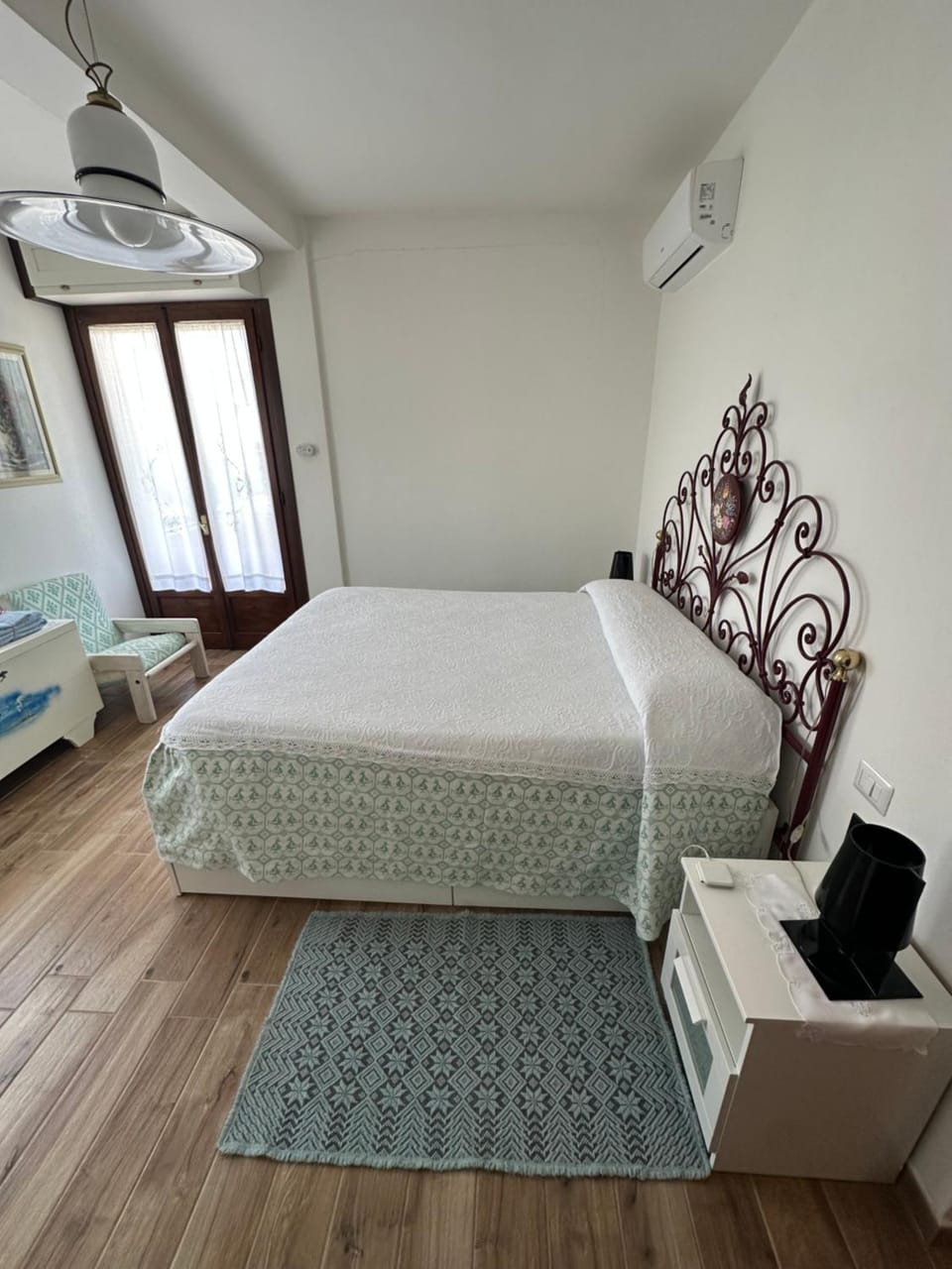 Bed, Photo of the whole room, Bedroom, air conditioner