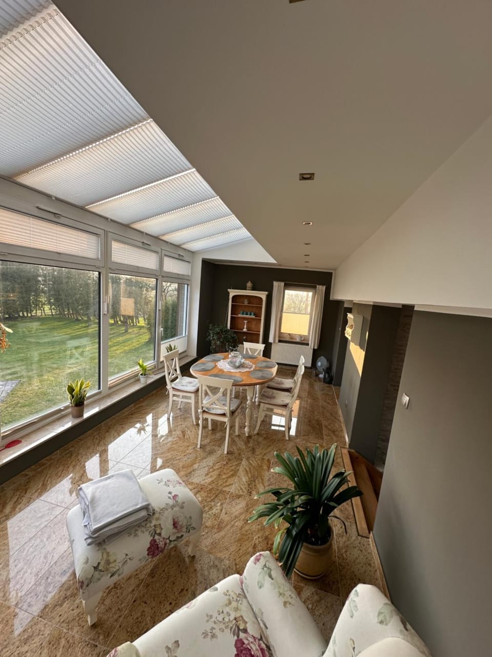Dining area, Garden view