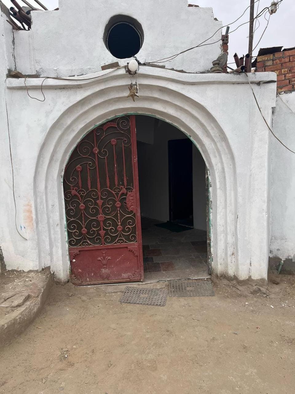 Facade/entrance, Landmark view