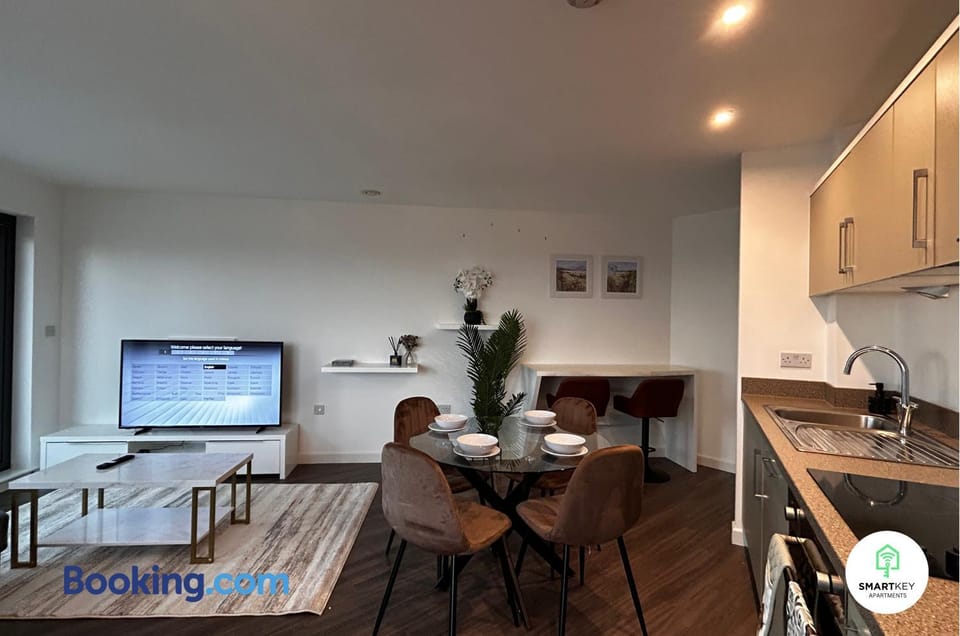 TV and multimedia, Kitchen or kitchenette, Living room, Seating area