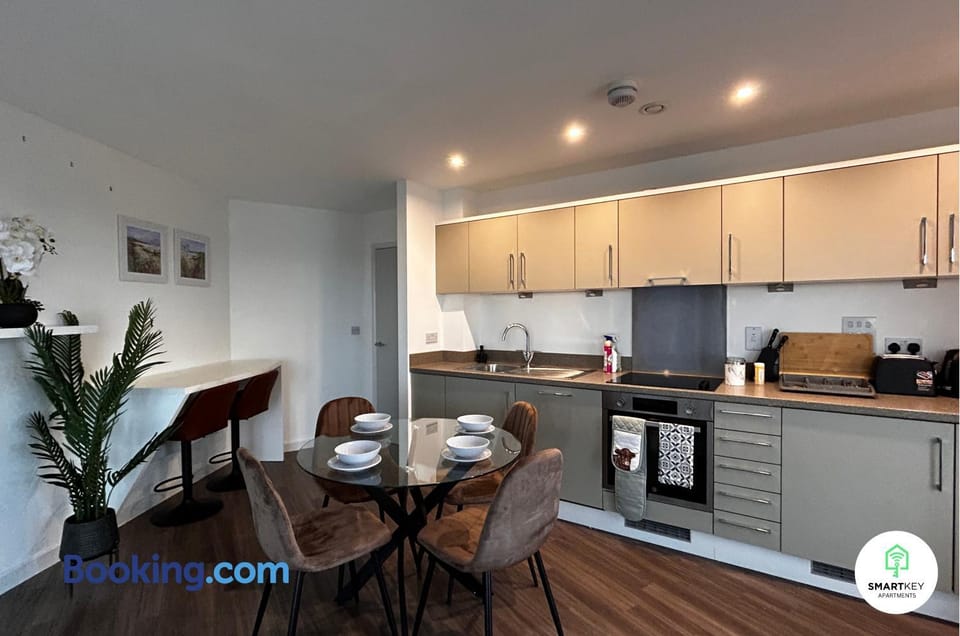 Kitchen or kitchenette, Dining area, dishwasher, toaster
