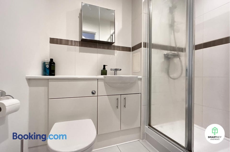 Shower, Toilet, Bathroom, towels