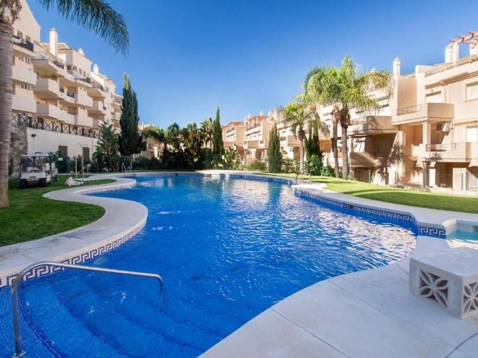 Swimming pool, Swimming pool