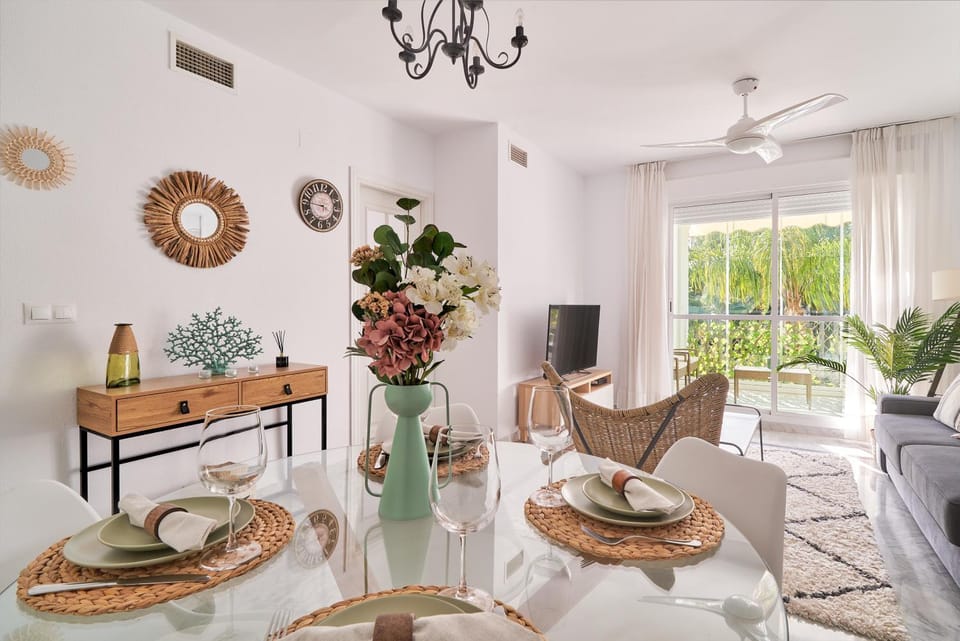 Living room, Dining area