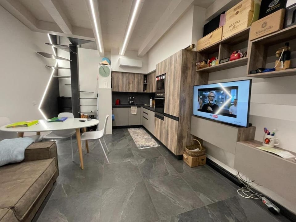 TV and multimedia, Kitchen or kitchenette, Living room, Seating area, Dining area, dishwasher, oven, kitchen
