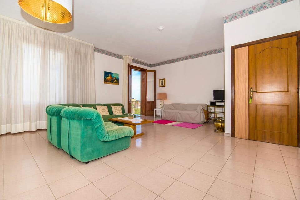 Communal lounge/ TV room, View (from property/room), Balcony/Terrace