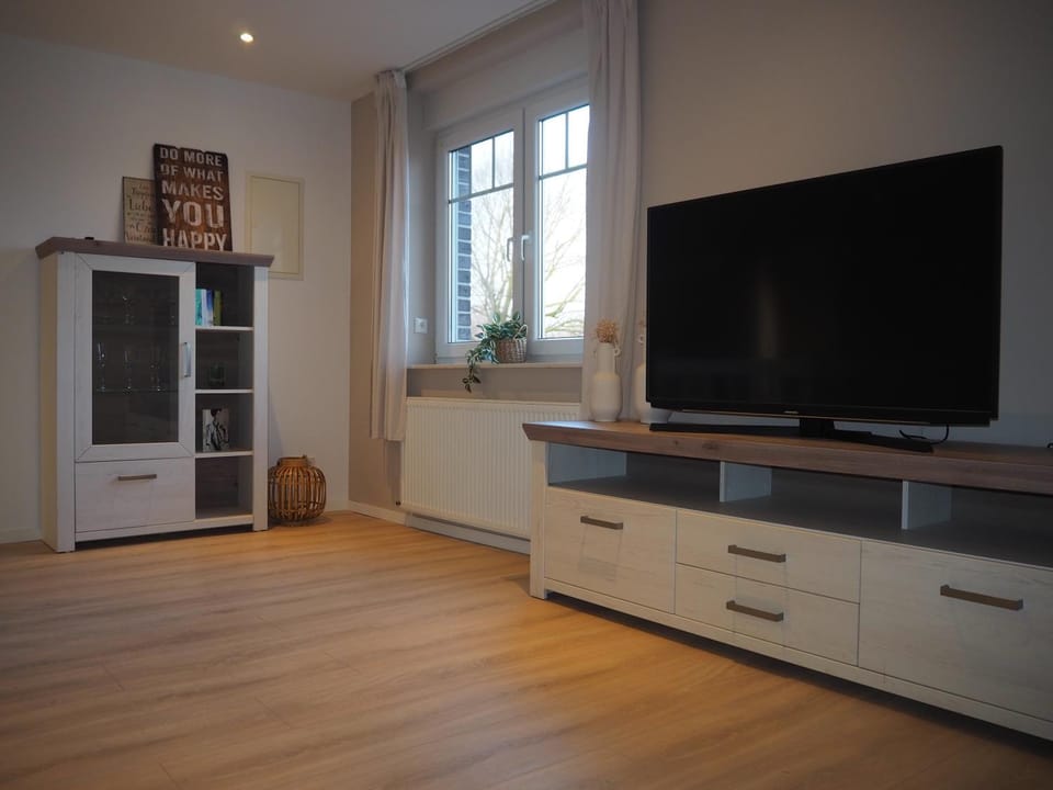 Communal lounge/ TV room, TV and multimedia, Evening entertainment