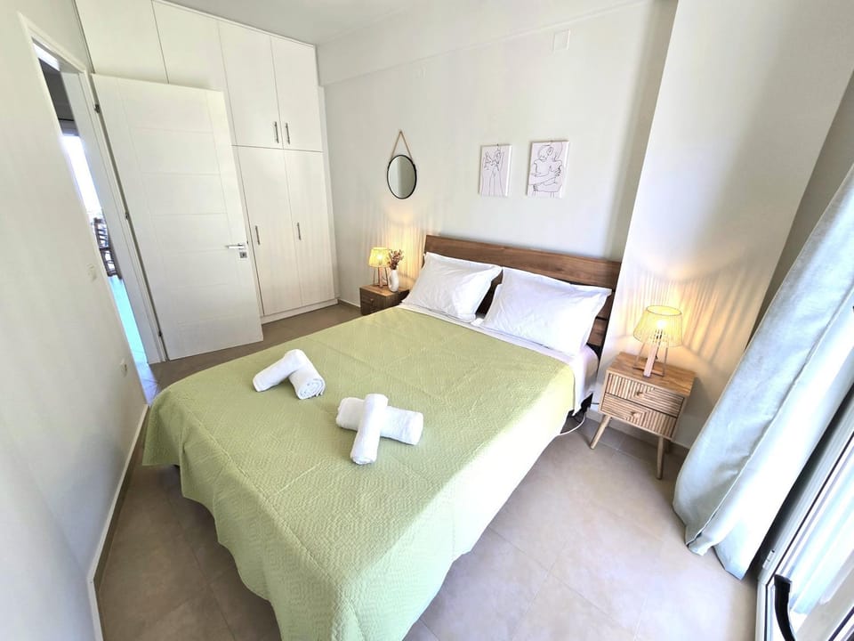 Bed, Photo of the whole room, Bedroom, towels, wardrobe