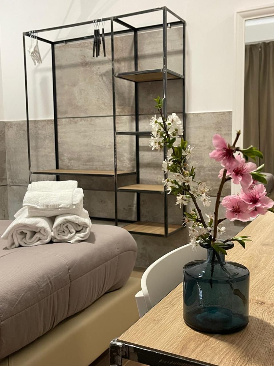 Bed, Photo of the whole room, Bedroom, towels
