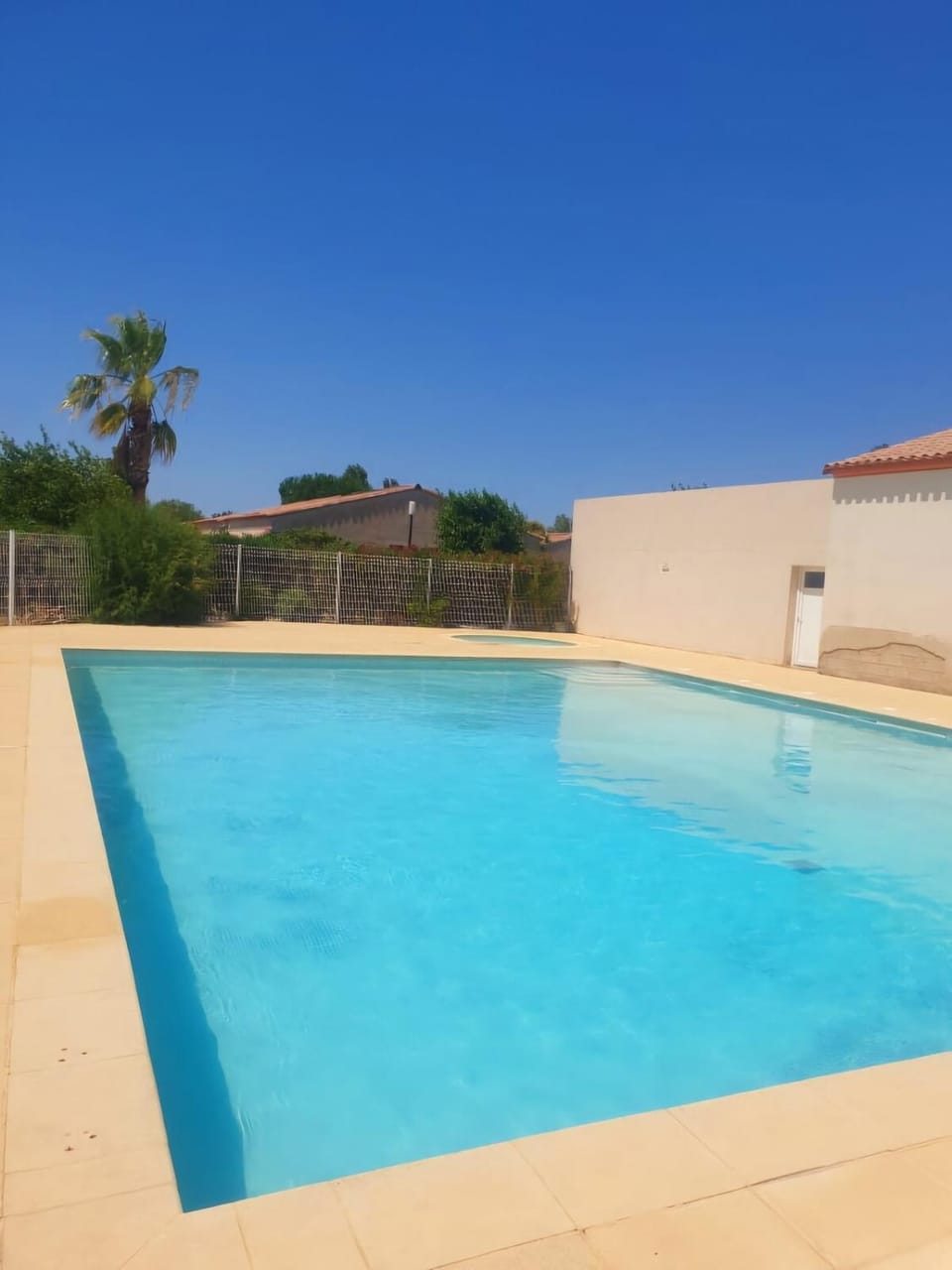 Day, Swimming pool