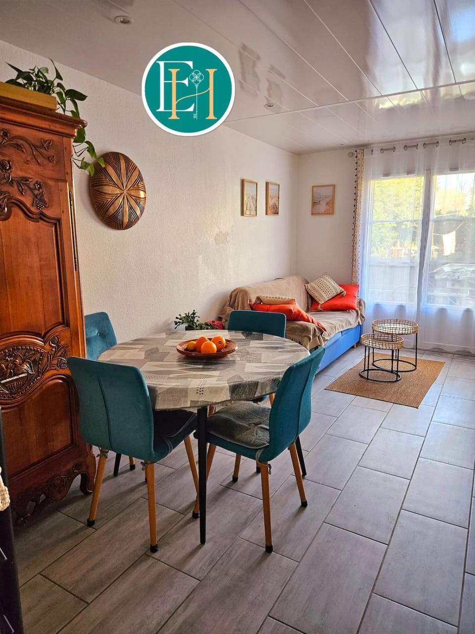 Living room, Seating area, Dining area