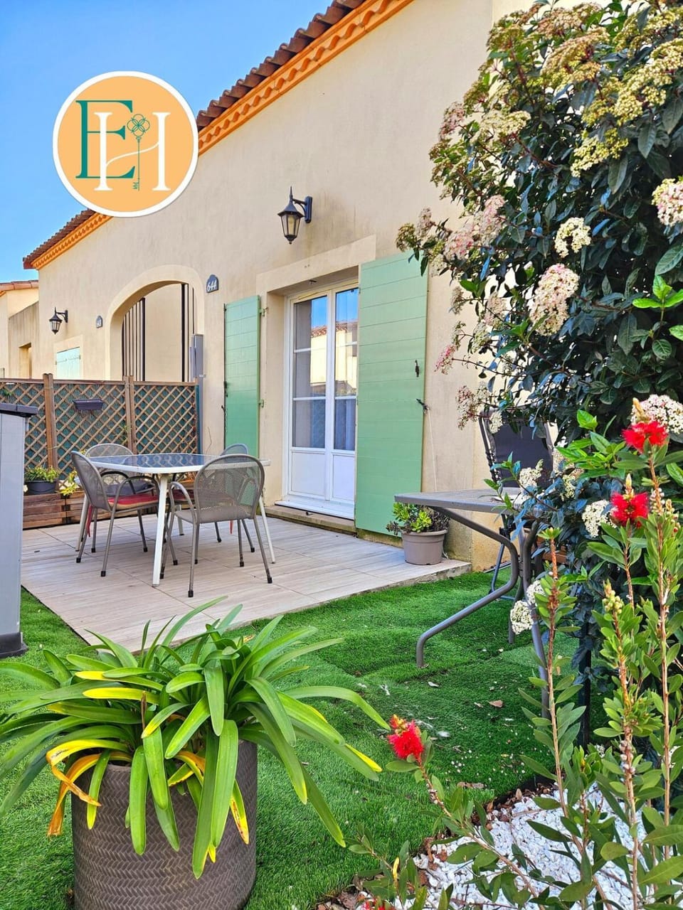 Property building, Patio, Spring, Day, Garden, Balcony/Terrace, Dining area, Garden view