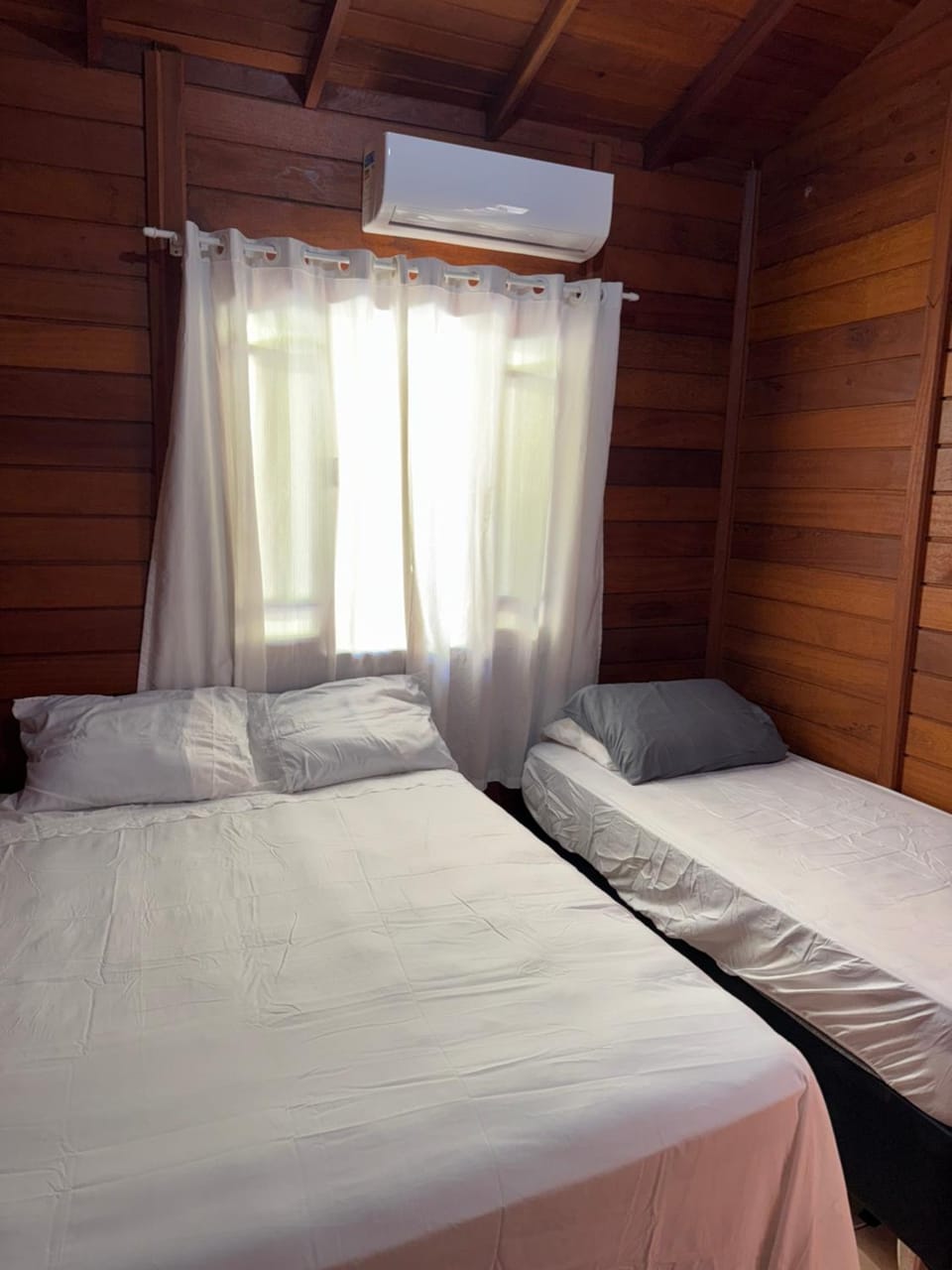 Bed, Photo of the whole room, Bedroom, air conditioner