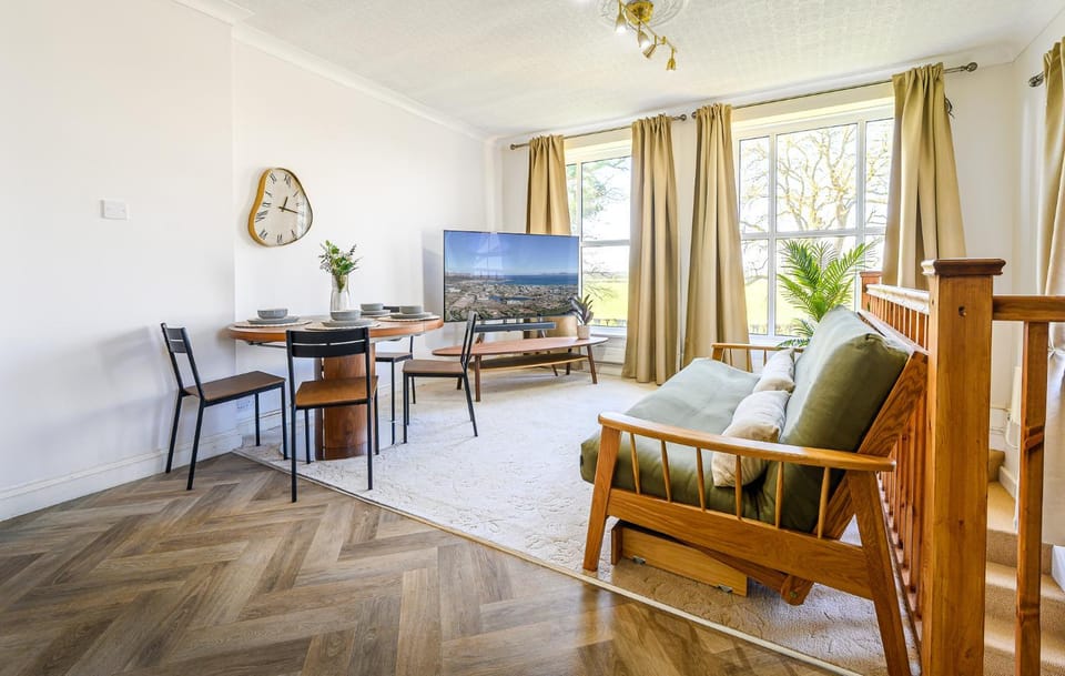 TV and multimedia, Living room, Dining area