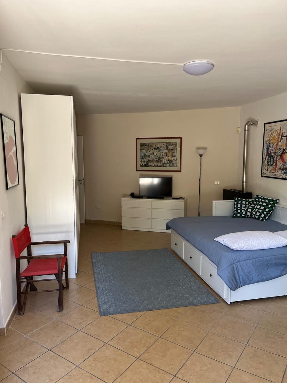 Photo of the whole room