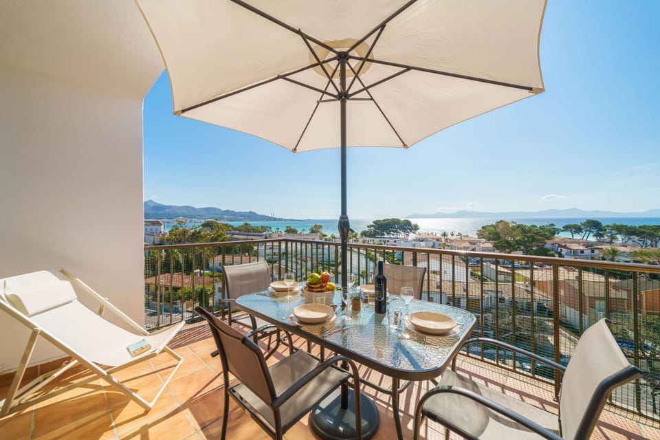 View (from property/room), Balcony/Terrace, Dining area, Mountain view, Sea view